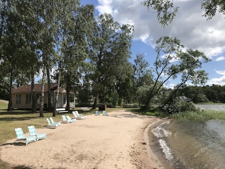 Private beach nearby, sun loungers, kayaking. Gränna Strandhotell
