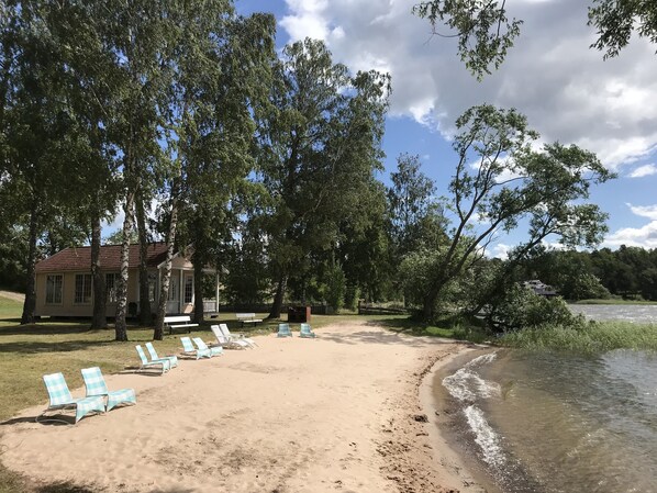 Plage privée à proximité, chaise longue, kayak
