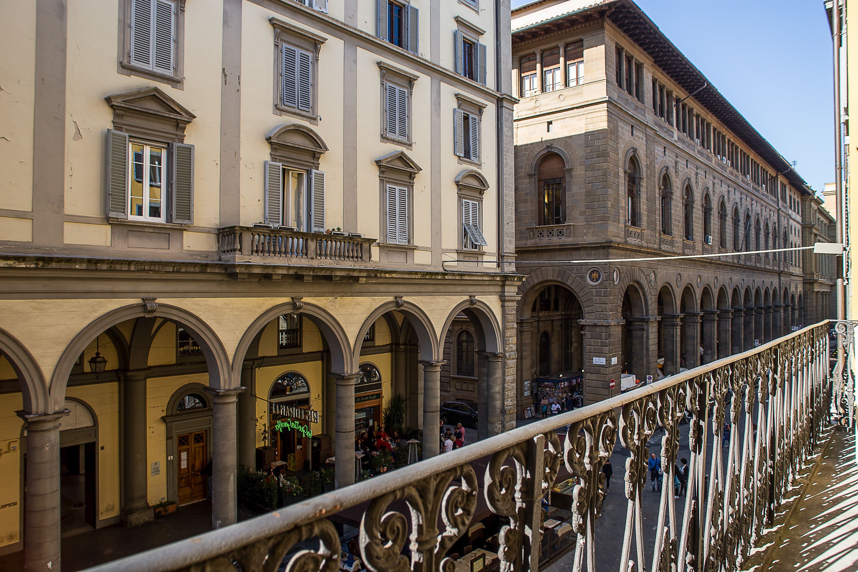 Premium bedding, desk, free WiFi