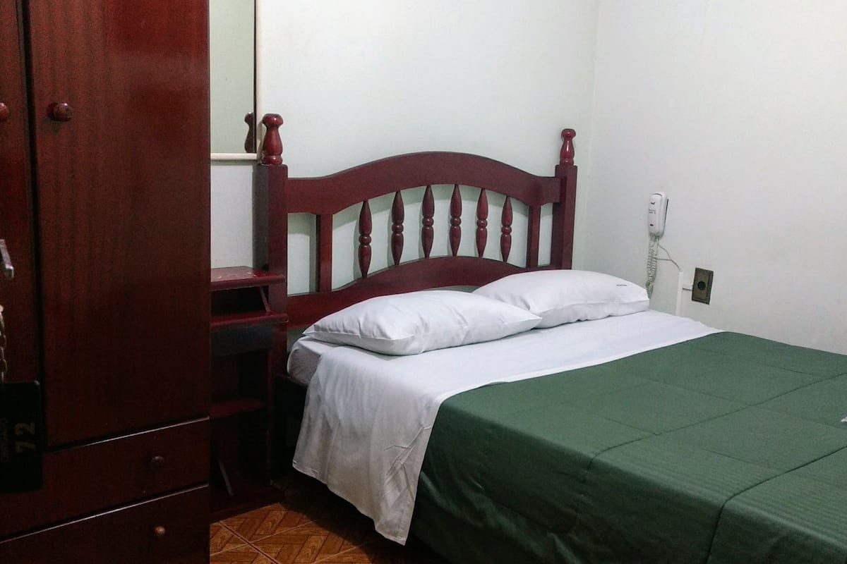 Doppelzimmer | Verdunkelungsvorhänge, Bügeleisen/Bügelbrett, kostenlose Zustellbetten