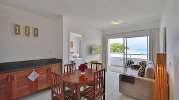 Apartamento, 2 quartos, Cozinha, Vista Parcial para o mar | 客房景观