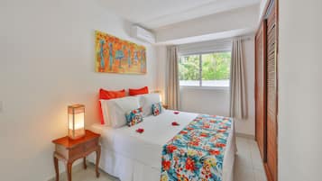 Premium bedding, in-room safe, individually decorated