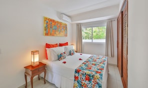 Premium bedding, in-room safe, individually decorated