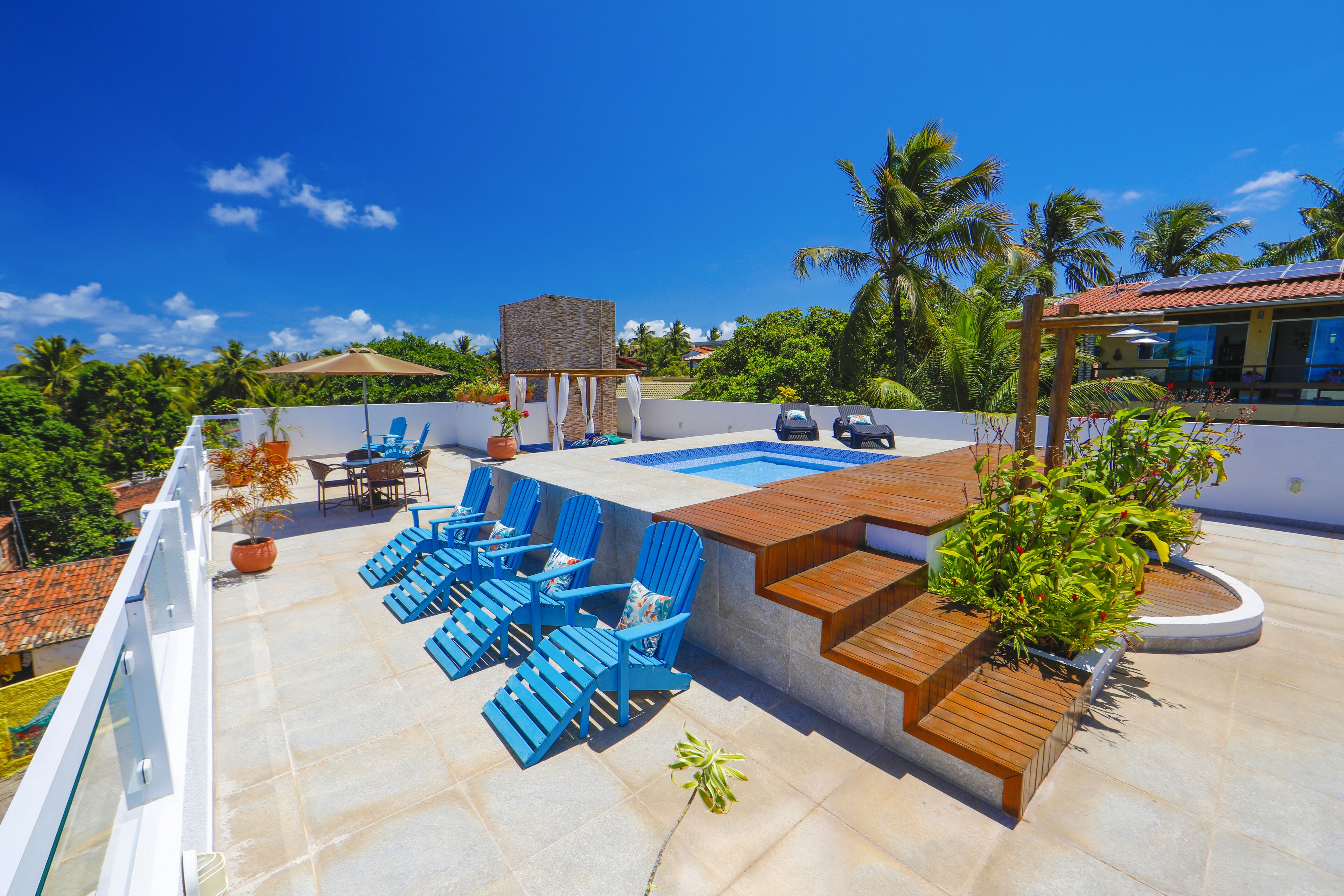 Outdoor pool, pool umbrellas, sun loungers