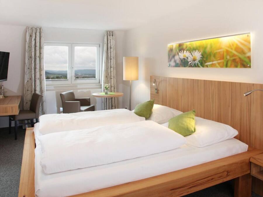 Doppelzimmer superior | Premium bedding, desk, iron/ironing board, free WiFi