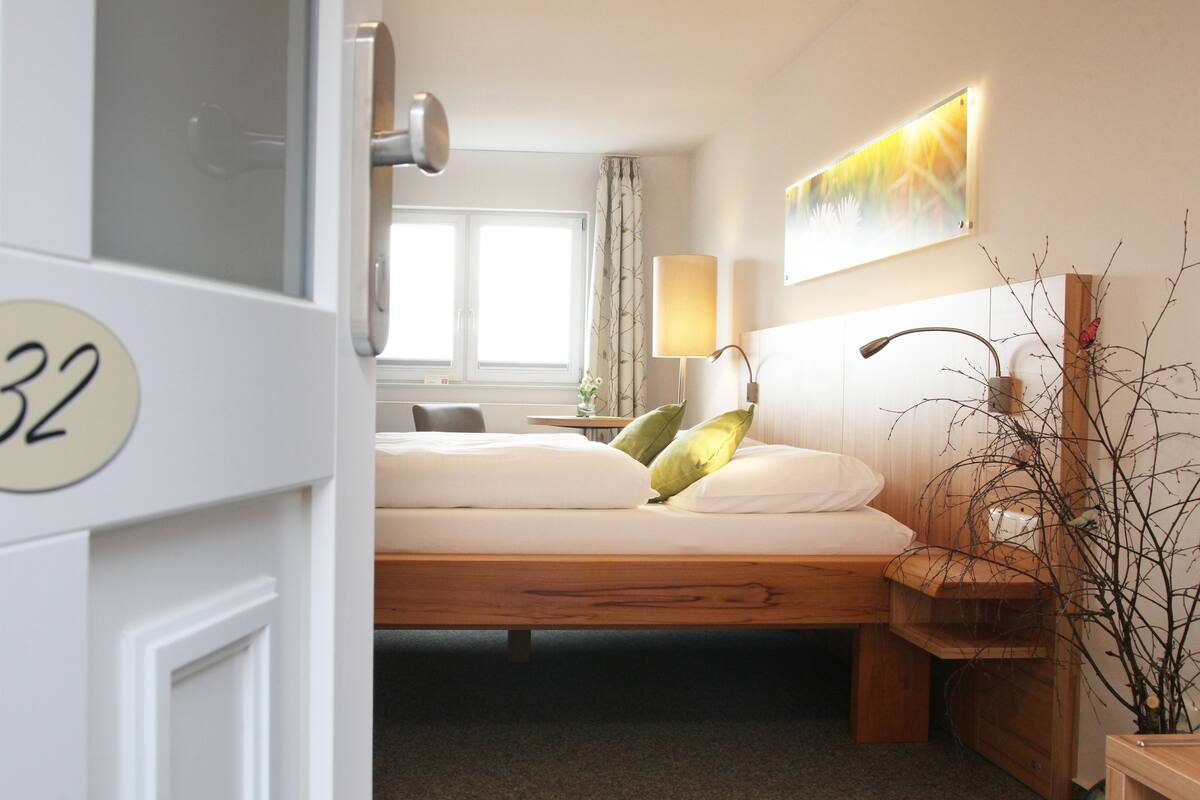 standard triple room, allergy friendly, annex building | premium bedding, desk, iron/ironing board, free wifi