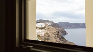 Suite (Petit, Outdoor heated Jetted Tub) | Zimmersafe, individuell dekoriert, individuell eingerichtet