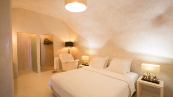 Deluxe-Villa, Whirlpool | Zimmersafe, individuell dekoriert, individuell eingerichtet