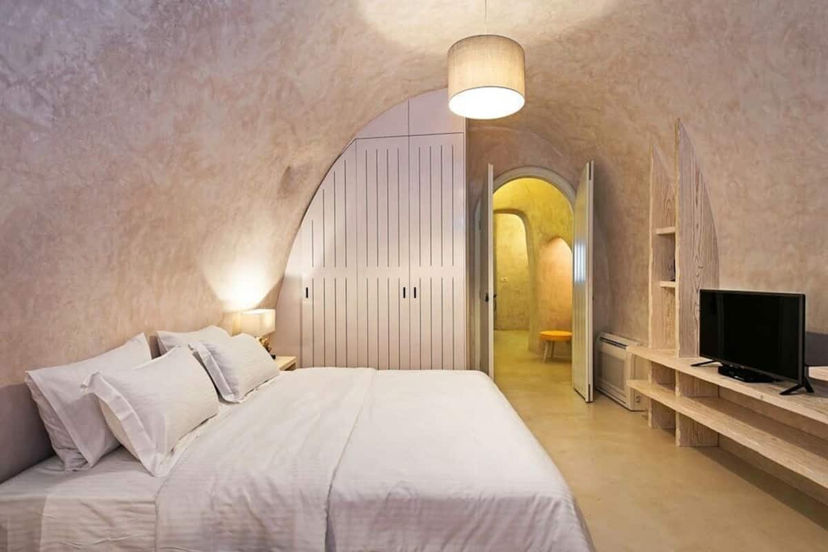 Deluxe Villa, Jetted Tub | In-room safe, individually decorated, individually furnished