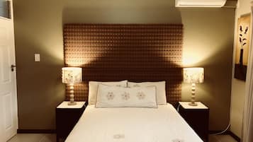 King Room | Peralatan tempat tidur premium, langsir/tirai gelap terus