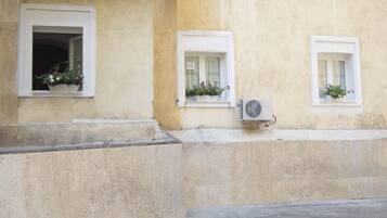 Comfort Studio (Il Campanile) | Courtyard view