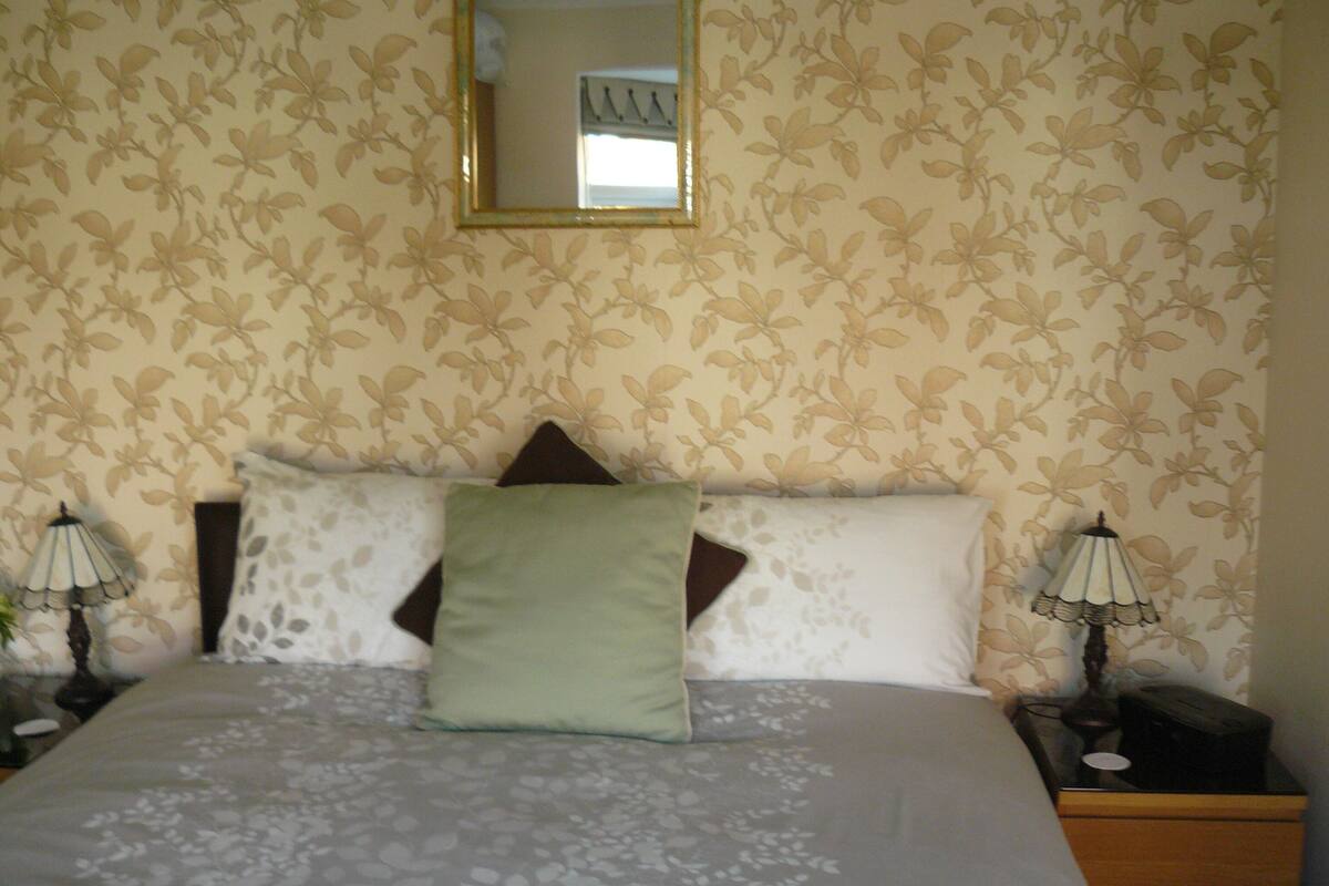 Double Room (Green Room)