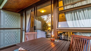 Phòng dành cho gia đình, 1 giường đôi và sofa giường, phòng tắm riêng, quang cảnh vườn | Hiên