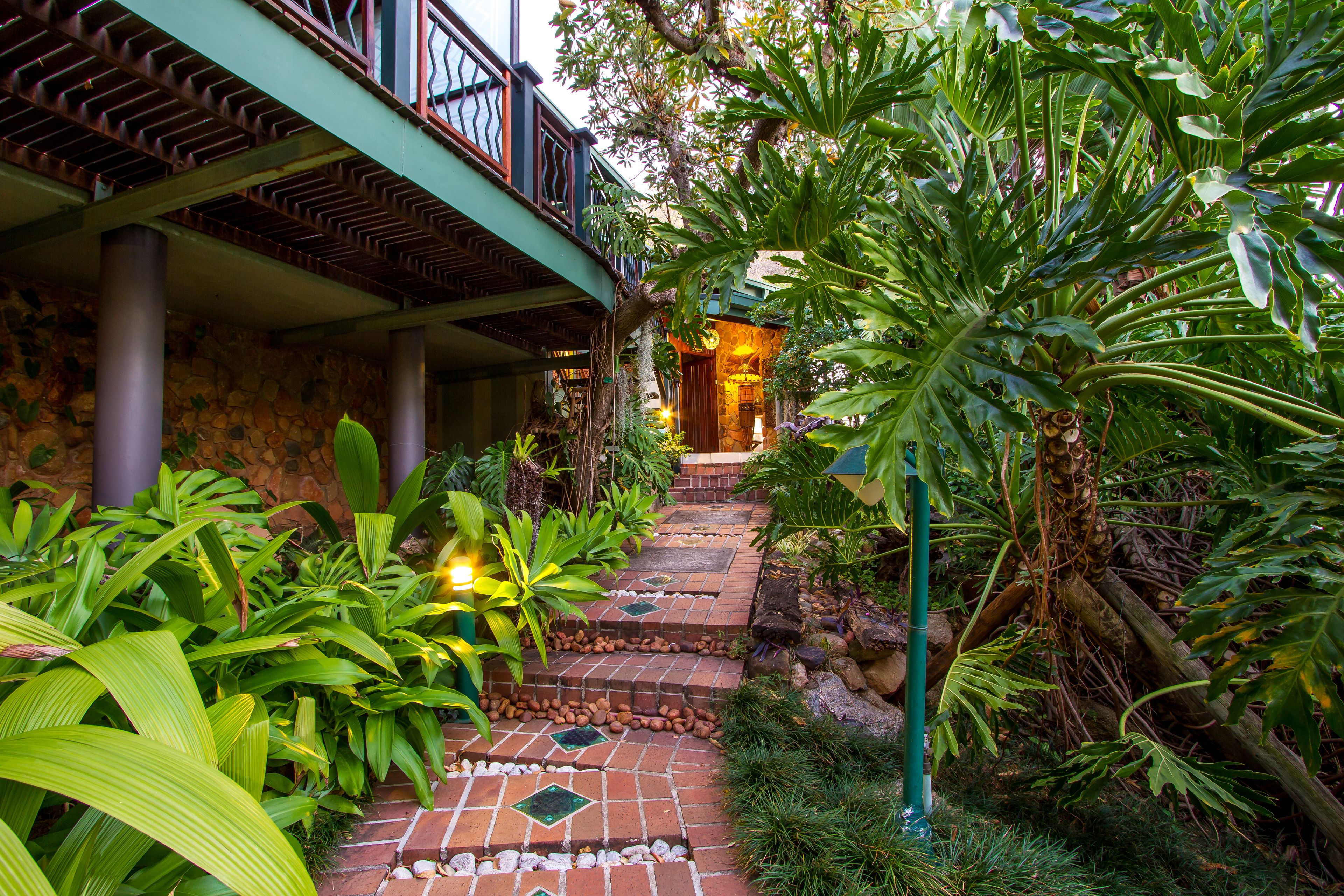 Honeymoon Suite, 1 King Bed, Hot Tub, Garden View | Reception