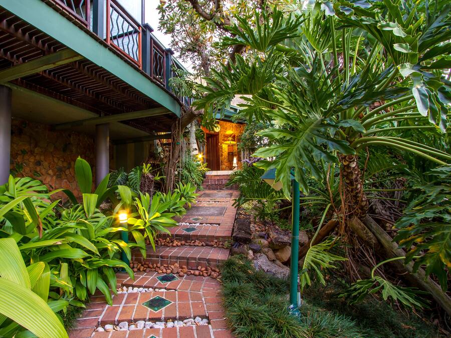 Honeymoon Suite, 1 King Bed, Hot Tub, Garden View | Reception