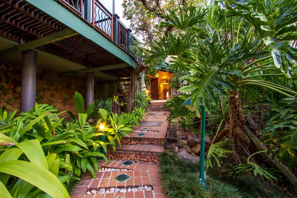 Suite de luna de miel, 1 cama King size, hidromasaje, vista al jardín | Recepción