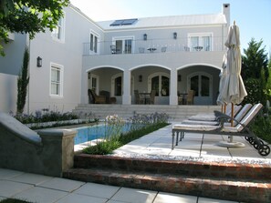 المنشأة من الخارج