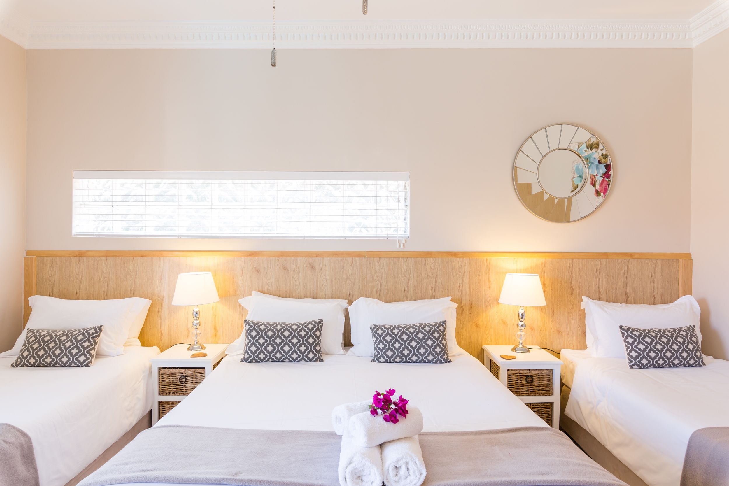 Quarto família, 1 quarto (Pool Facing Family Unit ) | Roupas de cama premium, cofres nos quartos, escrivaninha