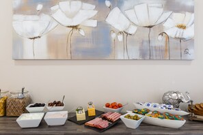 Free daily full breakfast - Atlantic Beach Villa (Cape Town)