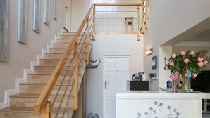 A staircase with wooden handrails and a white door at the top. - Atlantic Beach Villa (Cape Town)