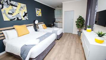 Executive Studio | Desk, blackout drapes, iron/ironing board, free WiFi
