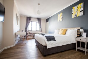 書桌、遮光布/窗簾、熨斗/熨衣板、免費無線上網