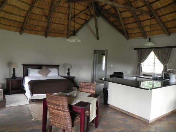 In-room dining - Waterwoods Cottages (Fort Nottingham)