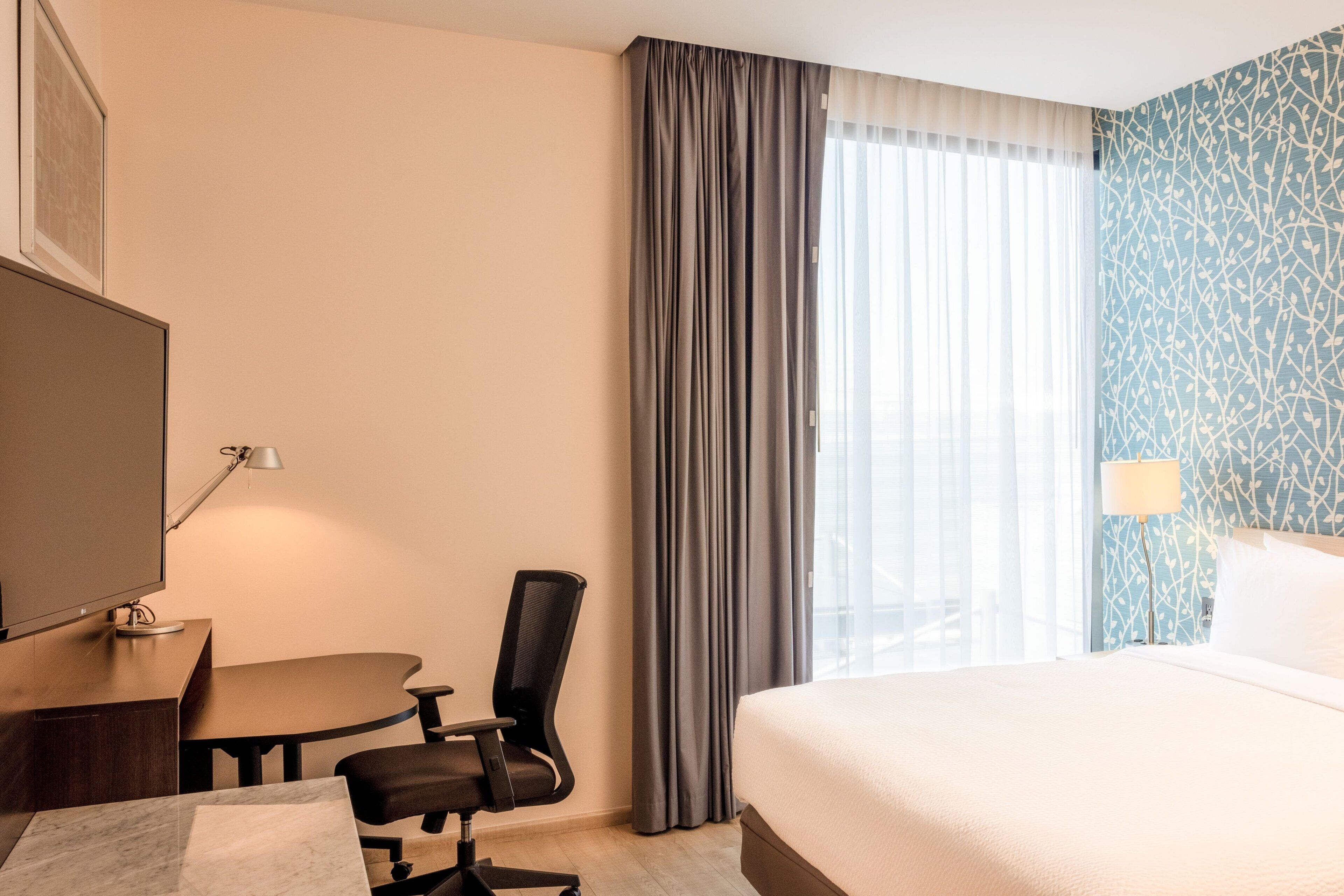 room, 1 king bed, non smoking | 1 bedroom, in-room safe, desk, iron/ironing board