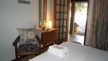 1 bedroom, desk, WiFi, bed sheets