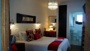 Luxury Double Room | 1 bedroom, desk, WiFi, bed sheets