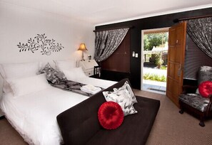 Luxury Twin Room | View from room - Cunningham Cottage Guest House (Kuruman)