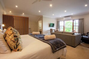 Studio Suite Premium | Bộ đồ giường cao cấp, két bảo mật tại phòng, trang trí khác biệt 