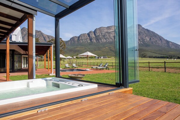 House, 4 Bedrooms, Patio, Mountain View | Terrace/patio