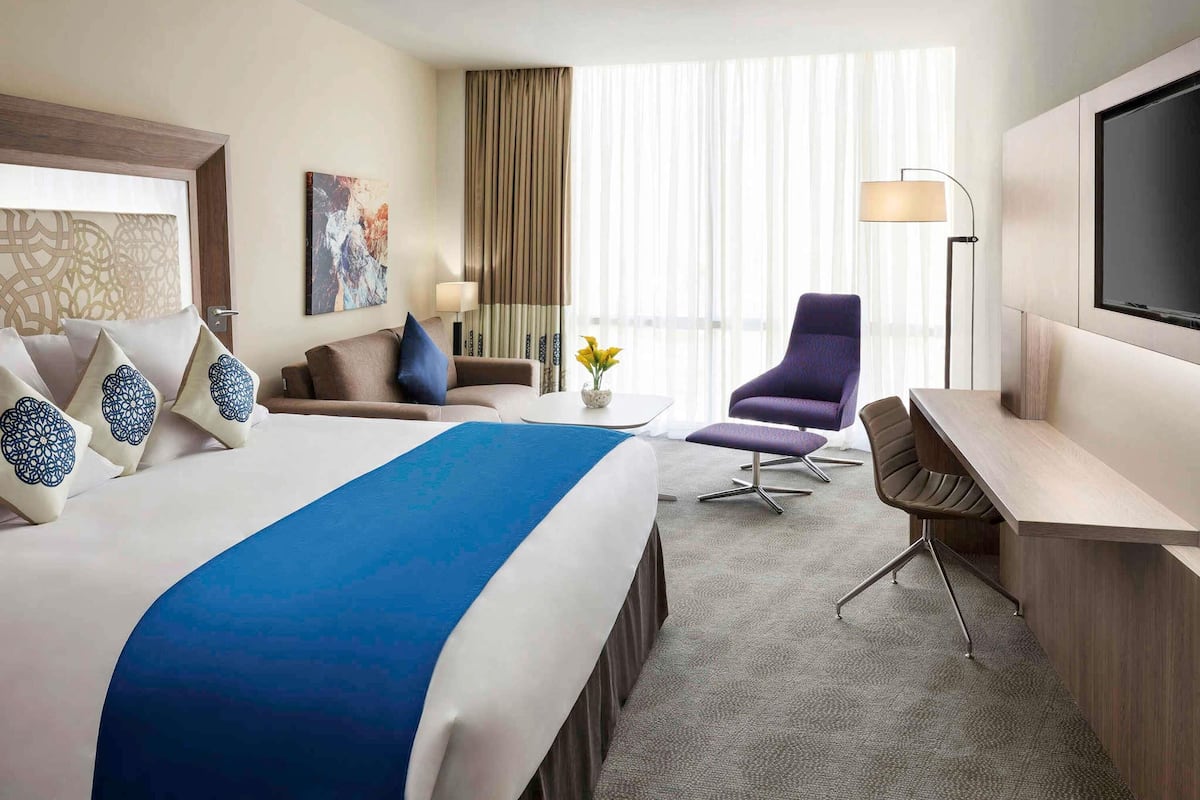 Quarto casal superior, 1 cama de casal e sofá-cama | 1 quarto, frigobar, cofres nos quartos, escrivaninha