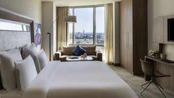 Doppia Deluxe, 1 letto matrimoniale con divano letto | Minibar, cassaforte in camera, una scrivania, insonorizzazione