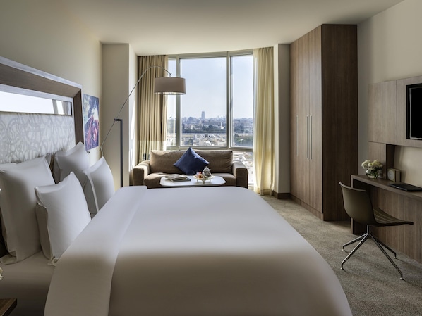 Habitación Deluxe doble, 1 cama doble con sofá cama | Minibar, caja fuerte, escritorio y sistema de insonorización