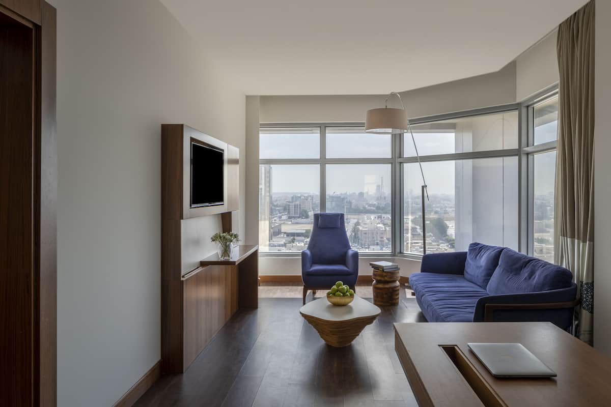 executive suite, 1 king bed with sofa bed | 1 bedroom, minibar, in-room safe, desk