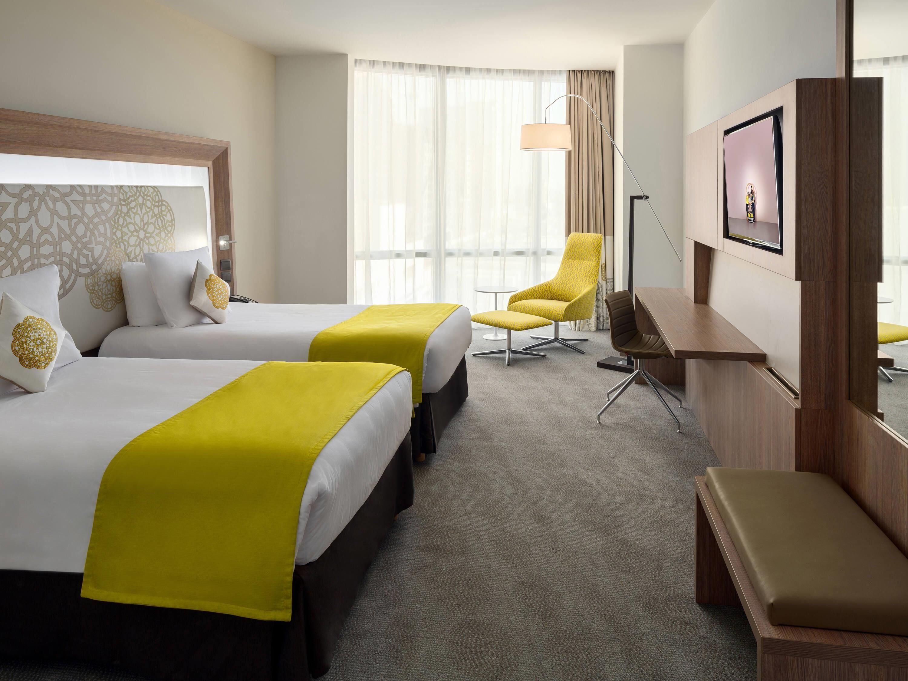 迷你吧、客房内保险箱、办公桌、隔音