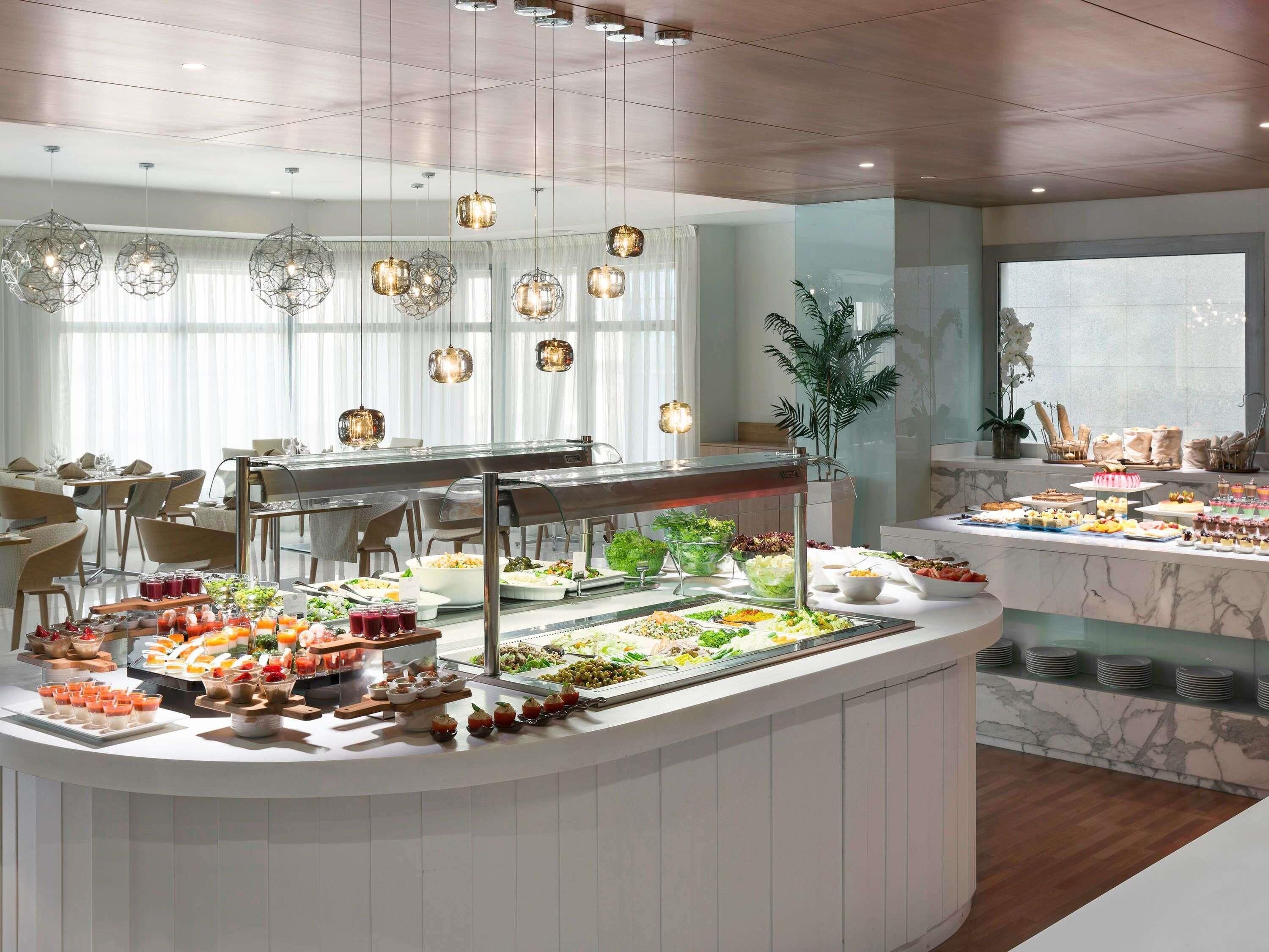 Petit déjeuner buffet servi tous les jours en supplément