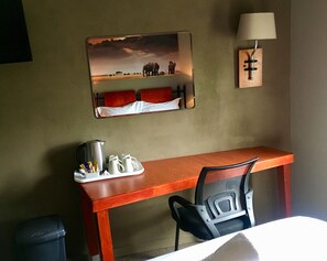Comfort Room, 1 Bedroom | 1 bedroom, premium bedding, individually decorated, desk