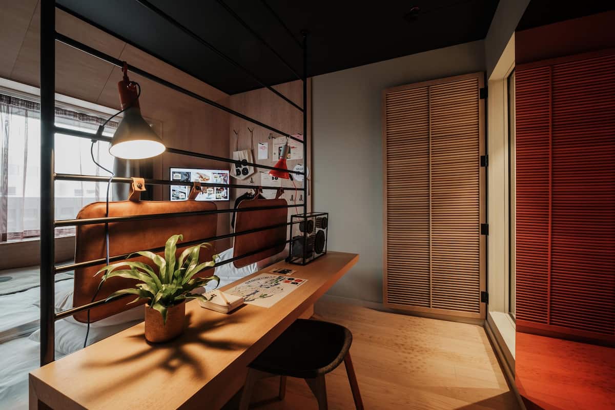 superior room (hobo) | laptop workspace, rollaway beds, free wired internet, bed sheets