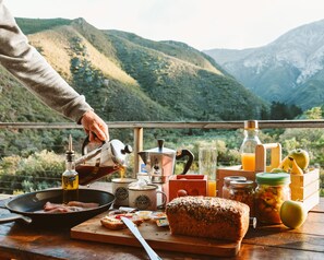 Daily full breakfast for a fee - AfriCamps at Pat Busch Mountain Reserve (Robertson)