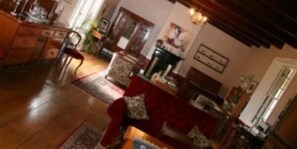 Interior - Die Waenhuis Guest House (George)