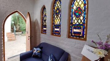 Standard Room (The Priory: Stained Glass Room) | 2 chambres, Wi-Fi gratuit, draps fournis