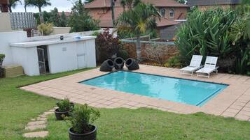 Hồ bơi ngoài trời