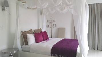 Phòng Superior, 1 phòng ngủ | Két bảo mật tại phòng, bàn, bàn ủi/dụng cụ ủi quần áo