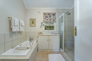 Comfort Cottage, 2 Bedrooms (The Stable) | Bathroom