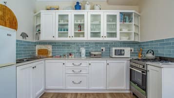 Family Cottage, 2 Bedrooms (The Vineyard) | Private kitchen | Full-sized fridge, microwave, stovetop, electric kettle