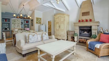 Comfort Cottage, 2 Bedrooms (The Stable) | Living area