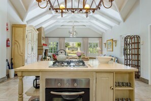 Comfort Cottage, 2 Bedrooms (The Stable) | Private kitchen | Full-size fridge, microwave, stovetop, electric kettle - Rose Cottage (Franschhoek)